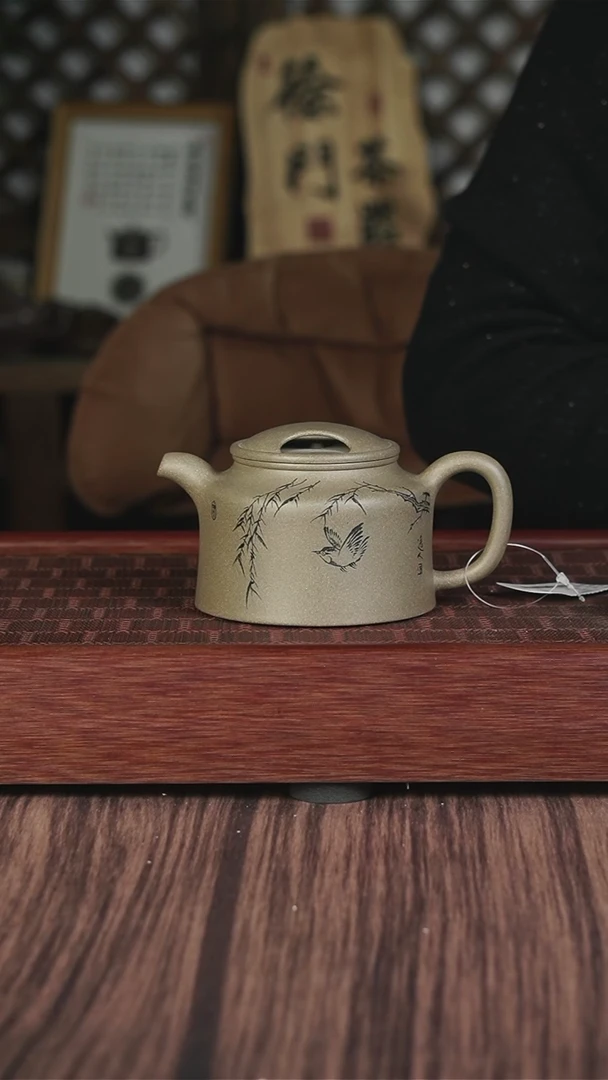 【闪购商品】紫砂茶壶刻绘  牛盖莲子