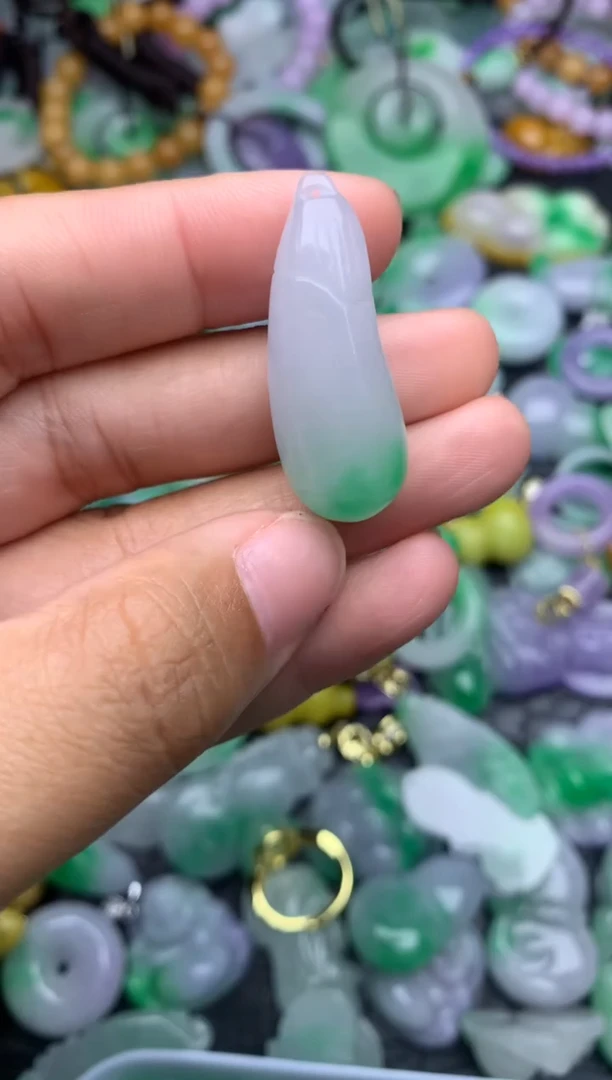 颈饰未镶嵌翡翠缅甸翡翠吊坠