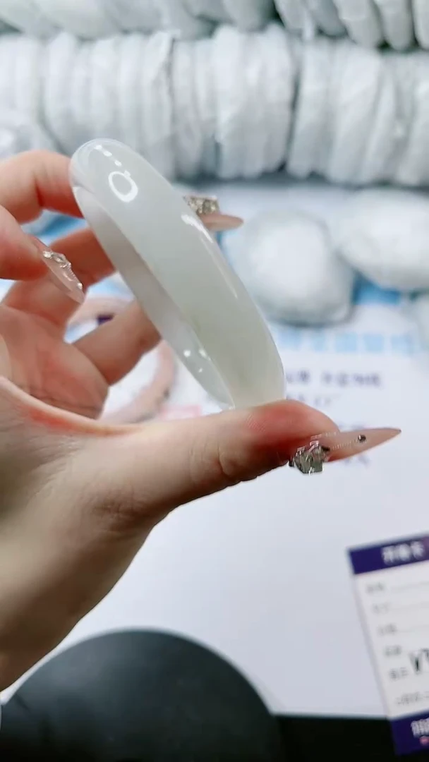 【闪购商品】石英质玉手镯未镶嵌多样性发货V352