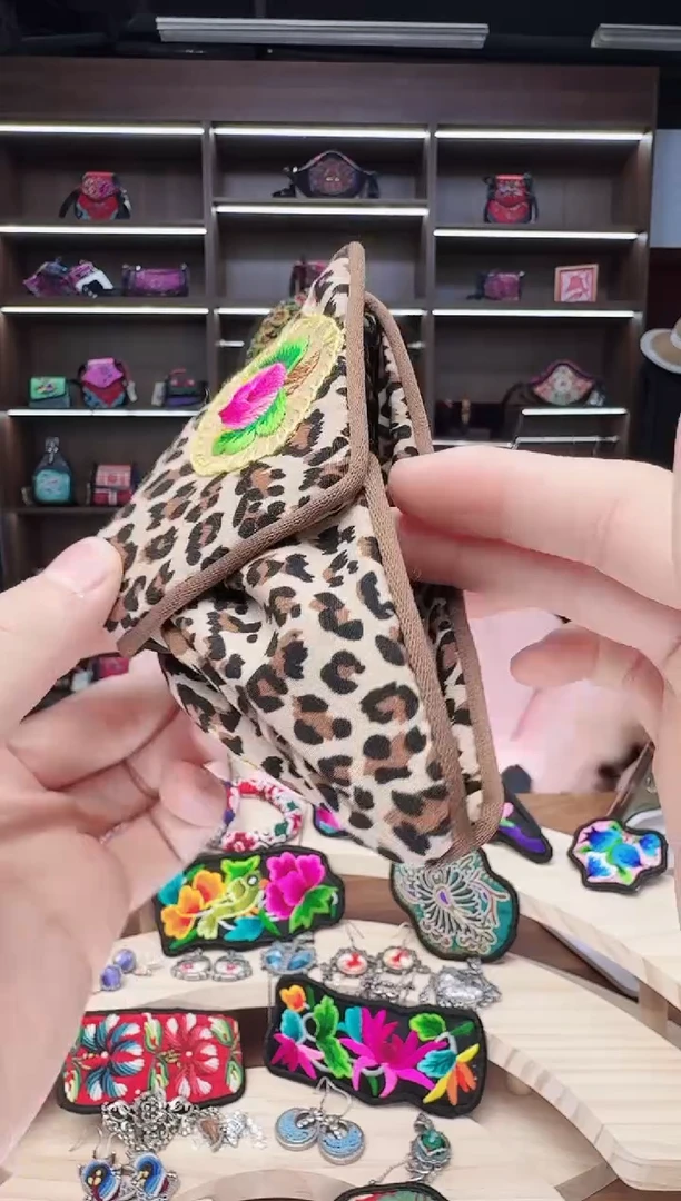 织绣A22蒙阿苏苗绣传承店