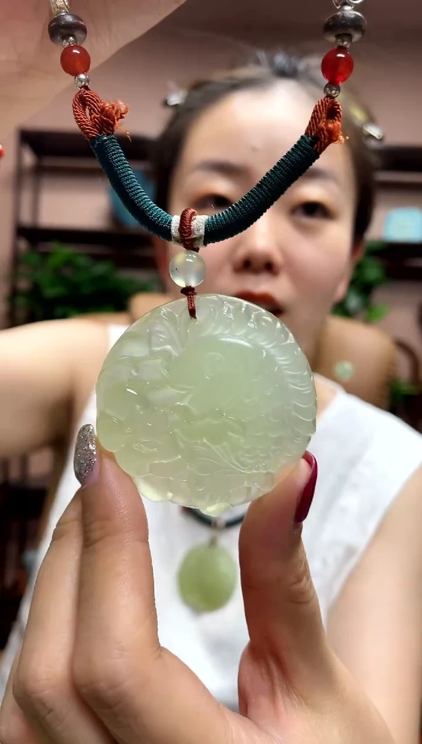 岫玉未镶嵌吊坠多样性发货发其中之一