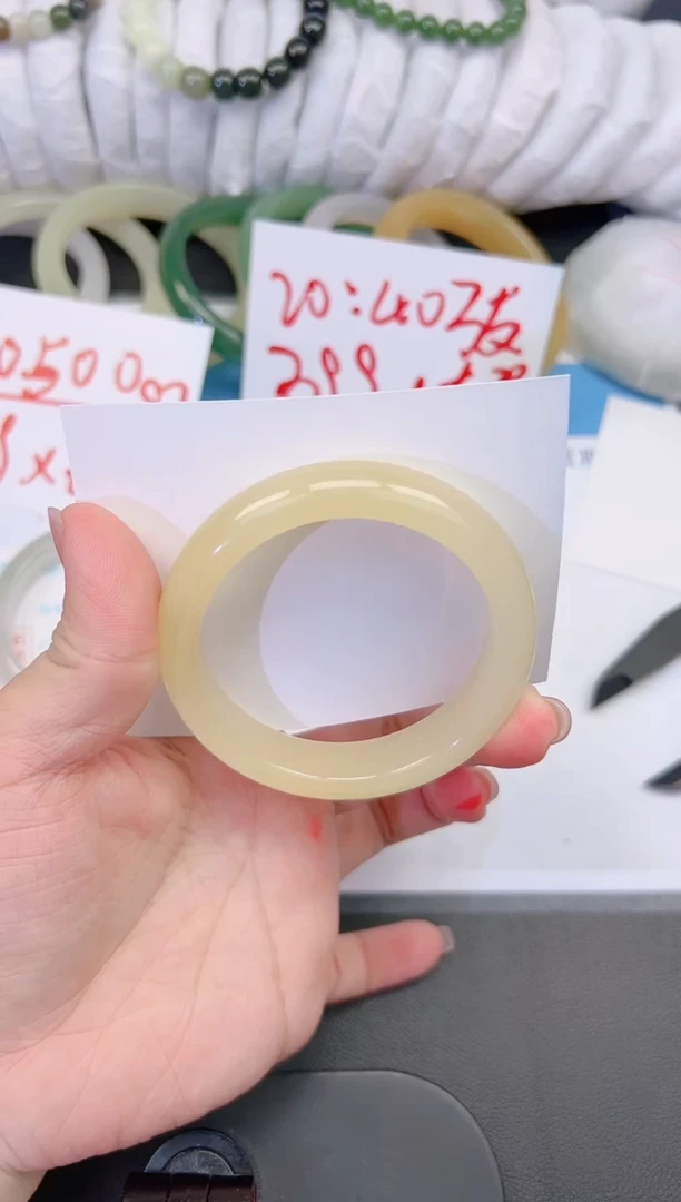 石英质玉手镯未镶嵌80-56