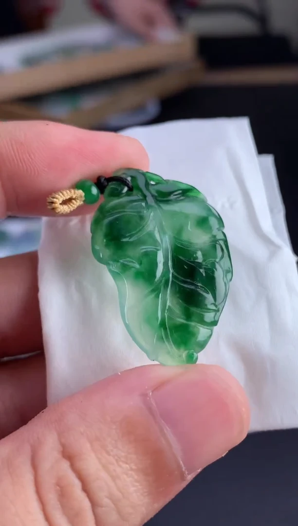 未镶嵌定制翡翠阳**耀翡翠