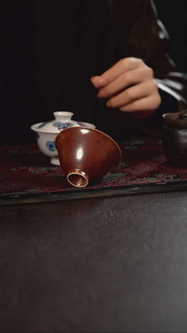 聚澜堂红金花釉内山水鸡心斗笠杯