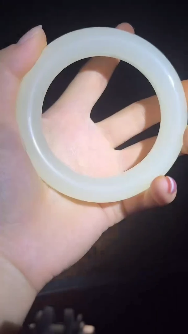 和田玉手镯未镶嵌手镯.1只.荔枝白.圆粗