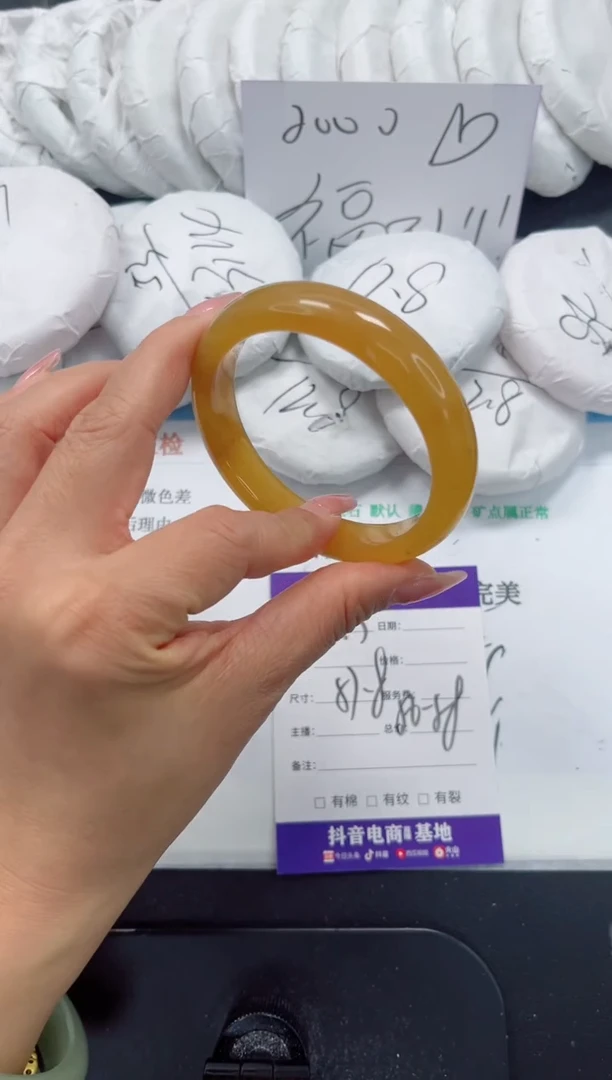 未镶嵌手镯石英质玉45-57.8