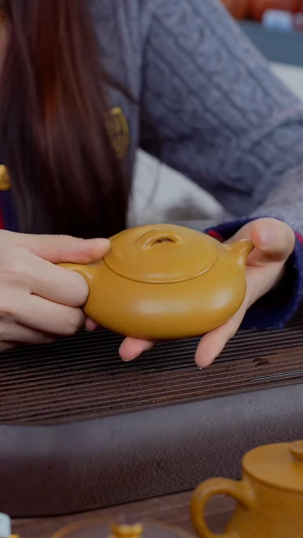 【闪购商品】紫砂茶壶黄金段泥过桥扁腹光素*紫砂壶*