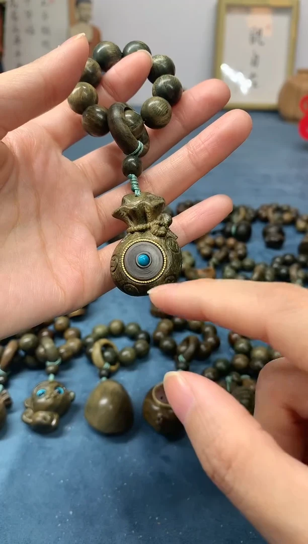 【闪购商品】维腊木（绿檀）把件赚钱袋 盘玩件