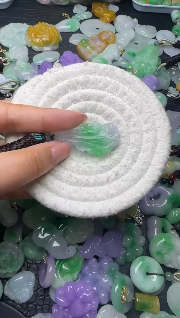 颈饰未镶嵌翡翠缅甸翡翠吊坠