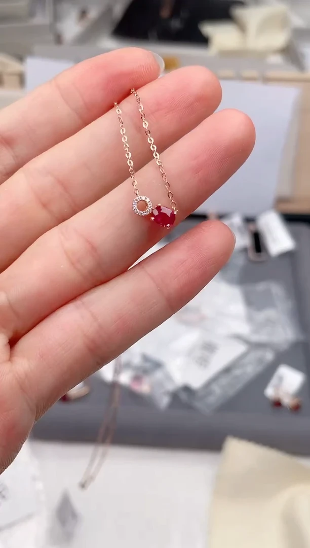 18K金镶嵌颈饰红宝石高货