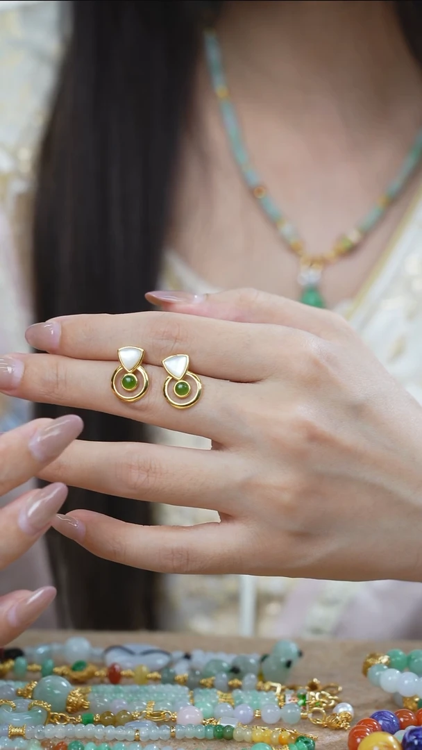 和田玉银S925镶嵌耳饰耳钉