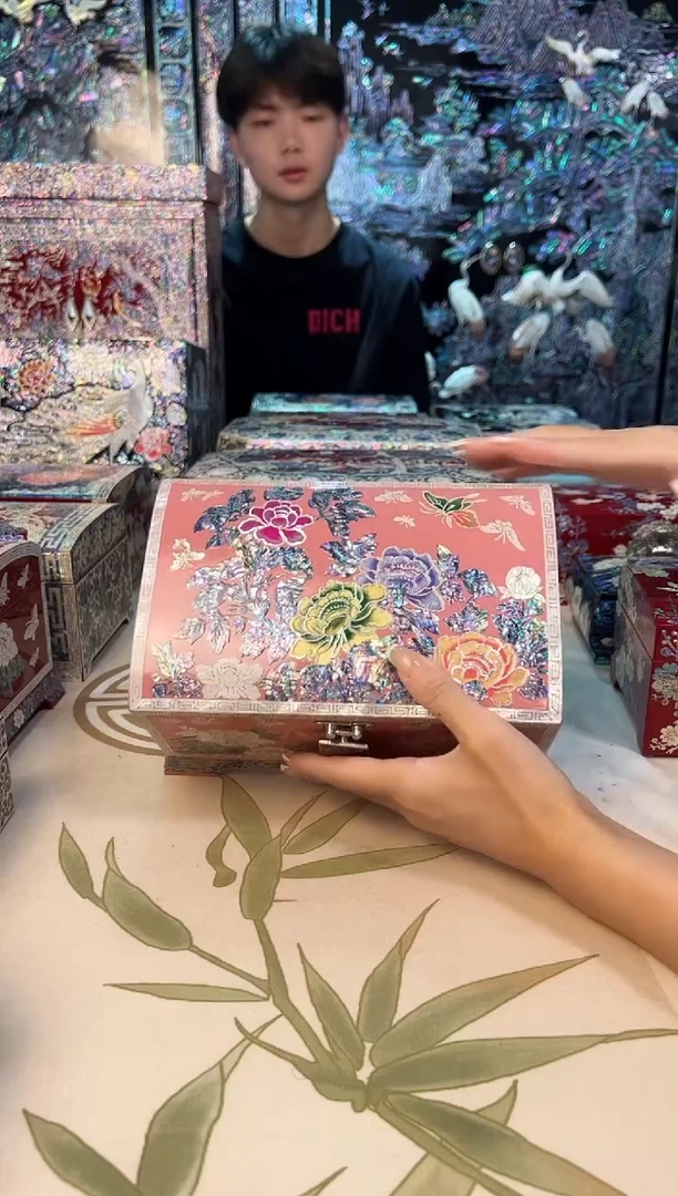 按扣扇贝底·弘贝雅螺钿漆器文化馆