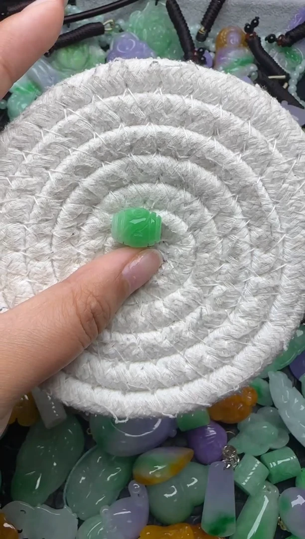 颈饰未镶嵌翡翠缅甸翡翠吊坠