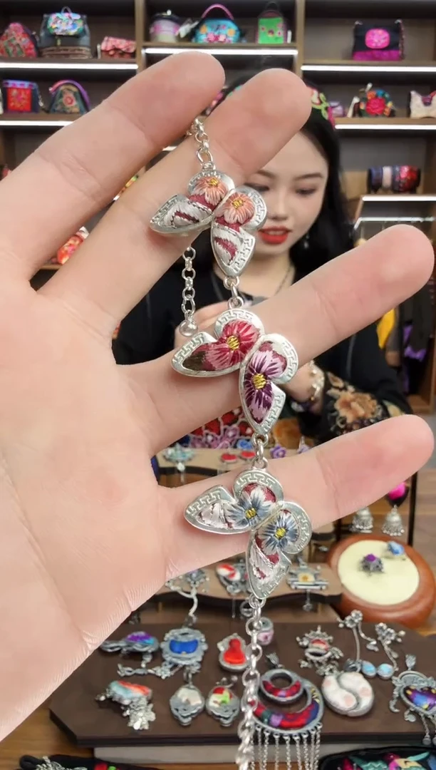 【闪购商品】织绣24蒙阿苏苗绣传承