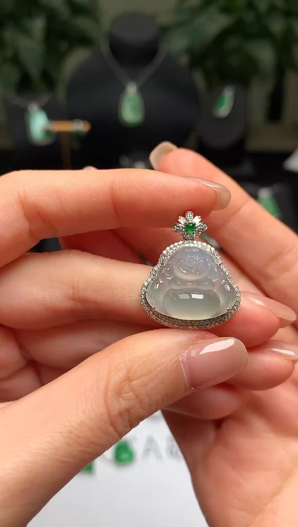 颈饰18K金镶嵌翡翠佛公