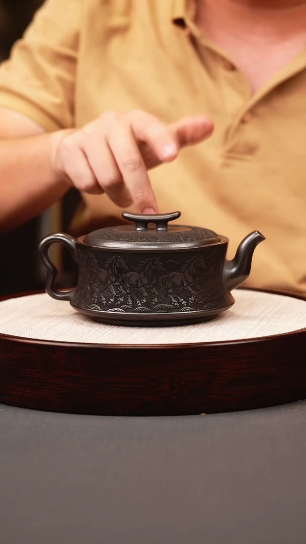茶壶紫砂石黄 马踏飞燕 刻绘