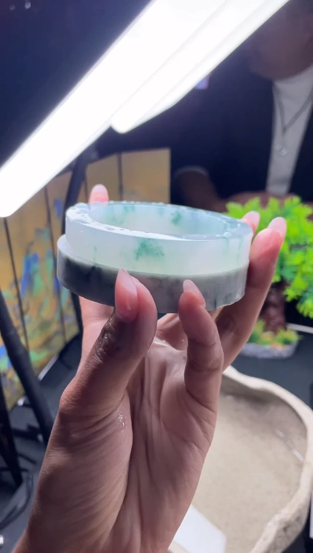 未镶嵌手镯定制翡翠1