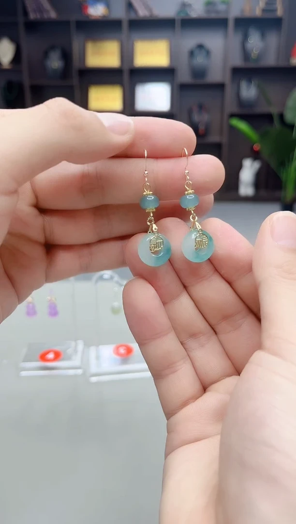 未镶嵌石英质玉（天山翠）耳饰307000