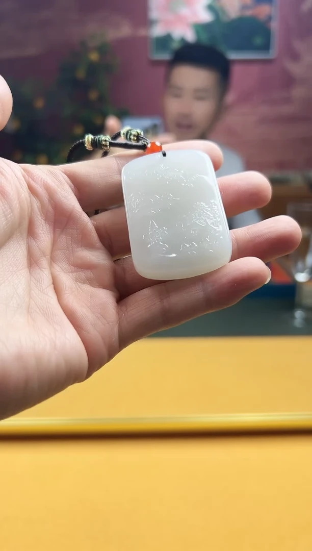 和田玉未镶嵌颈饰吊坠