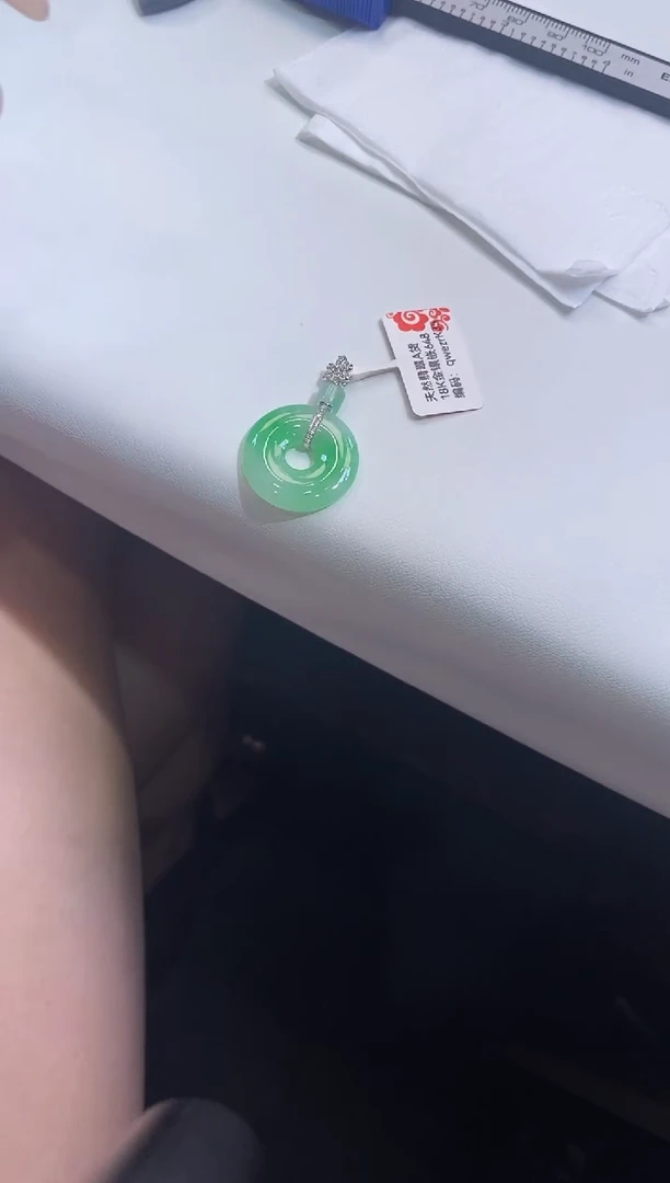 翡翠18K金镶嵌吊坠(不含链)甜甜圈