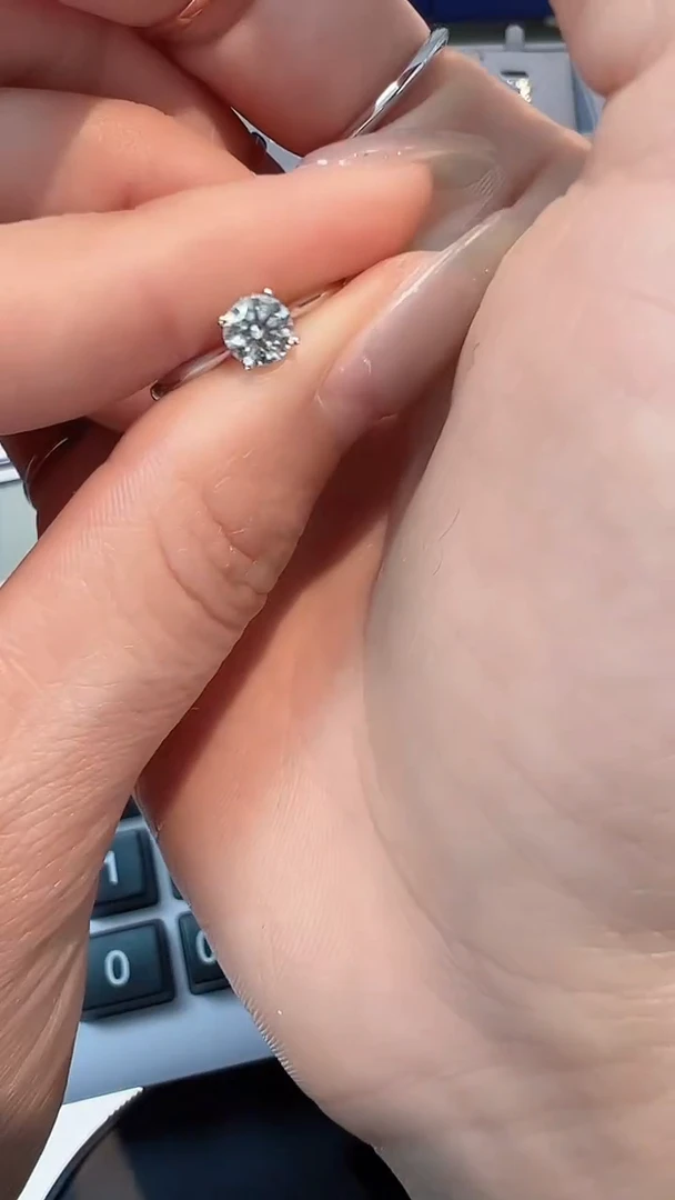 【闪购商品】钻石戒指/指环18K金镶嵌戒指