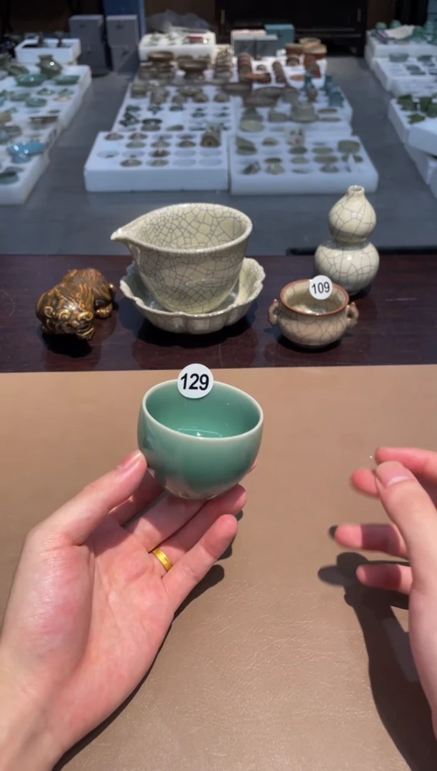 129窑承龙泉青瓷托烧小杯