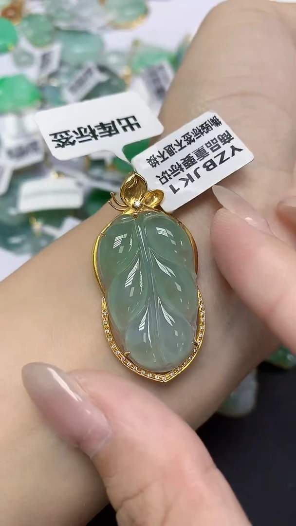 翡翠18K金镶嵌颈饰天然缅甸翡翠A货