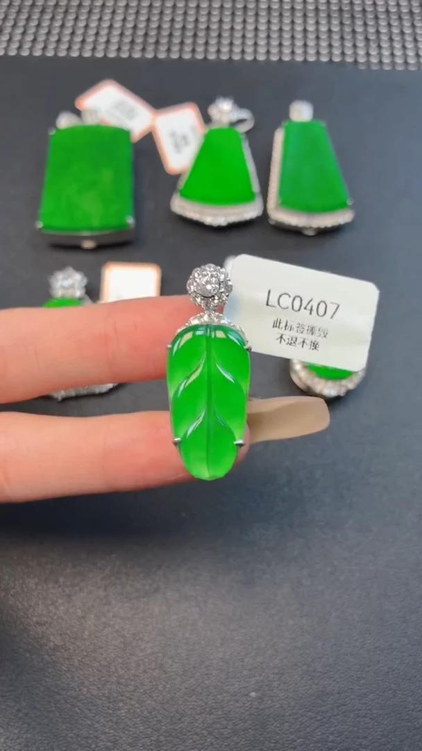 颈饰银S925镶嵌翡翠吊坠