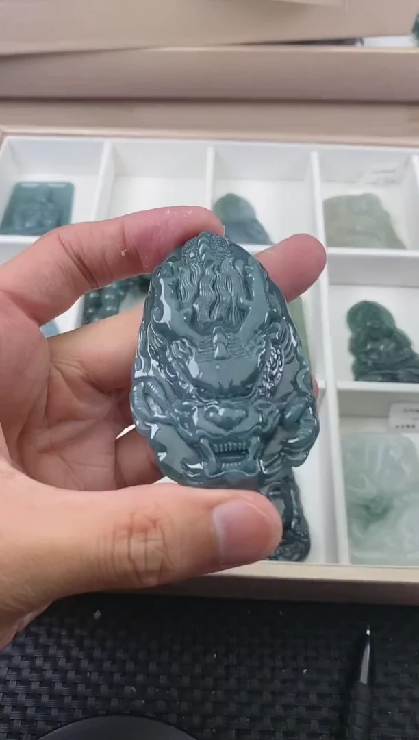翡翠未镶嵌颈饰