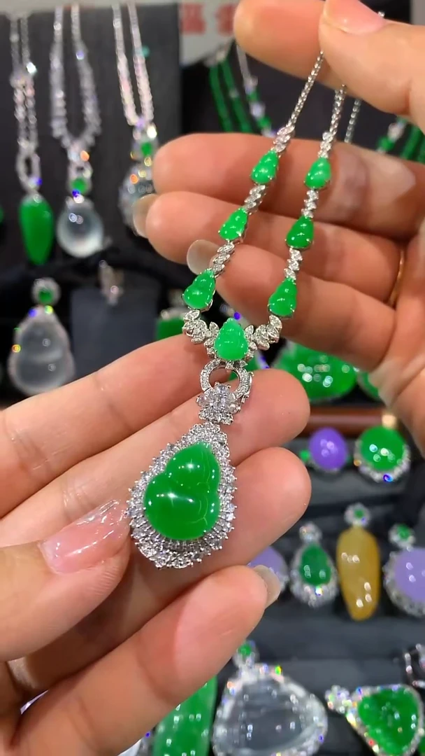 项链18K金镶嵌翡翠套链