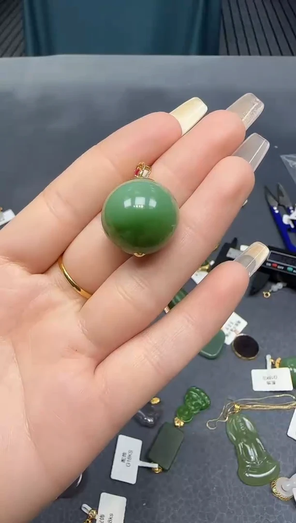 【闪购商品】和田玉挂件18K金镶嵌1