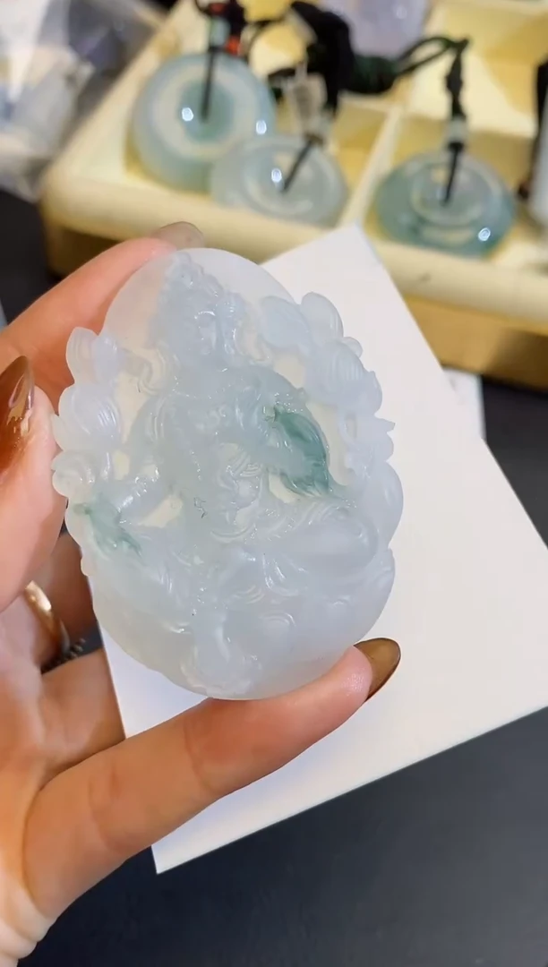 未镶嵌定制翡翠如**醒缅甸天然翡翠