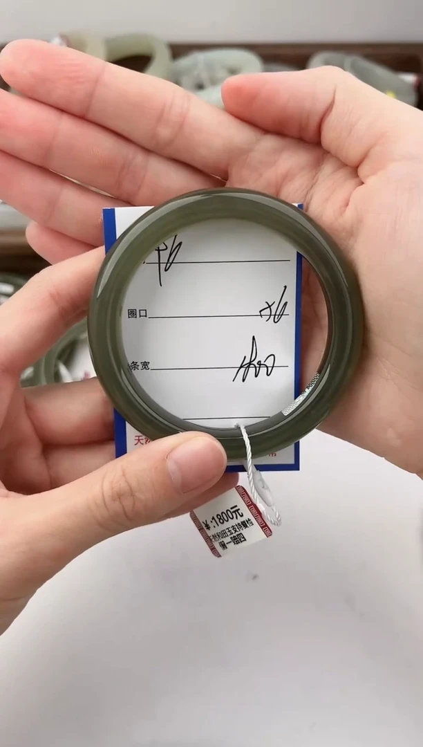 未镶嵌手镯和田玉96颜色微差无瑕疵