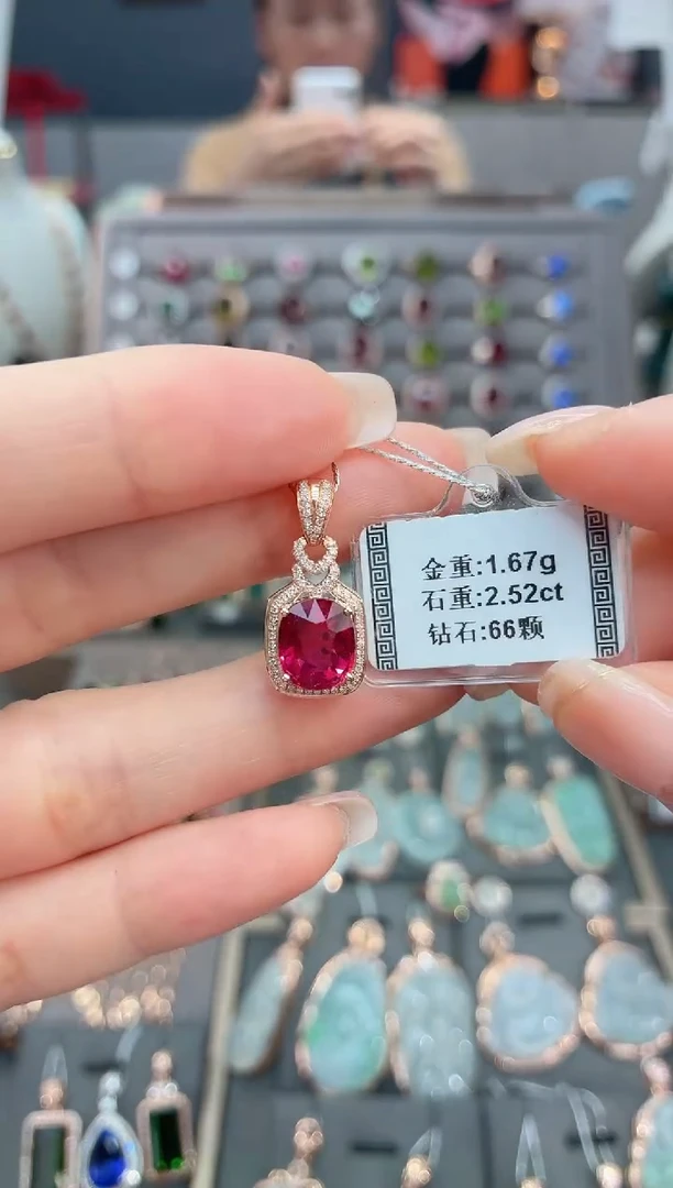 颈饰18K金镶嵌碧玺2.52