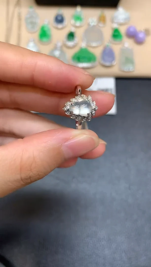 18K金镶嵌戒指翡翠葫芦【无服务费