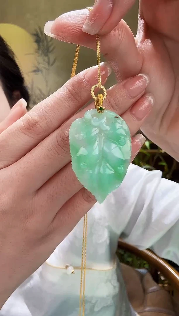 颈饰未镶嵌翡翠吊坠