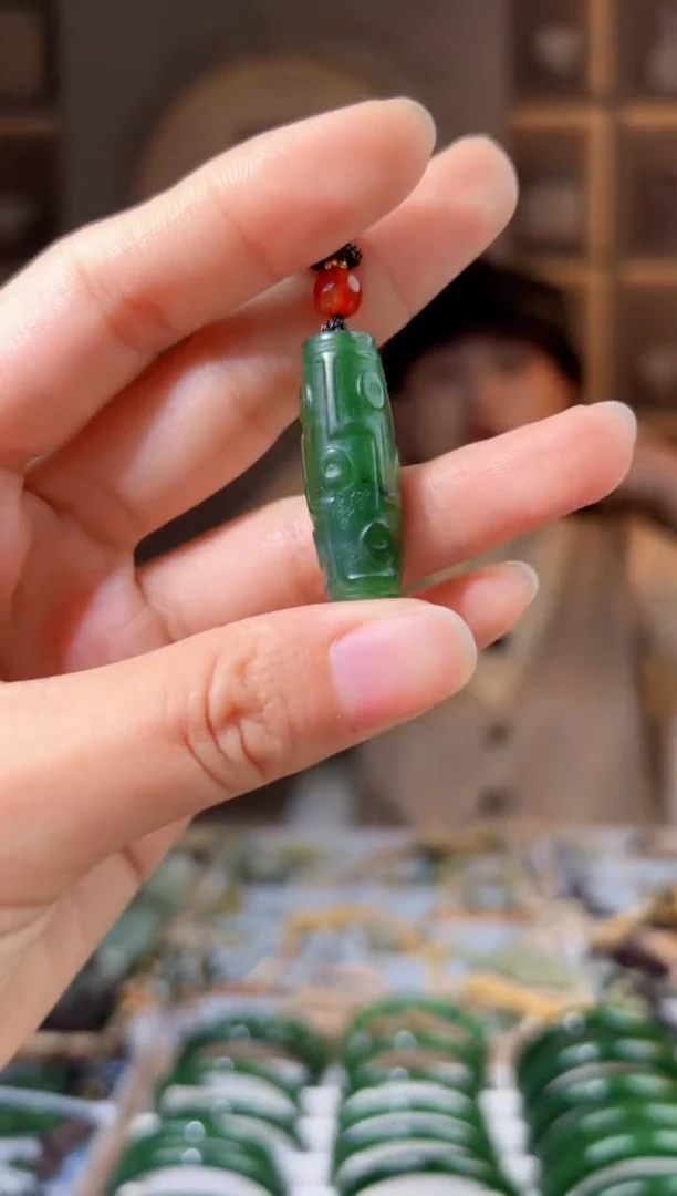 颈饰未镶嵌和田玉拍一发一，拍一发一