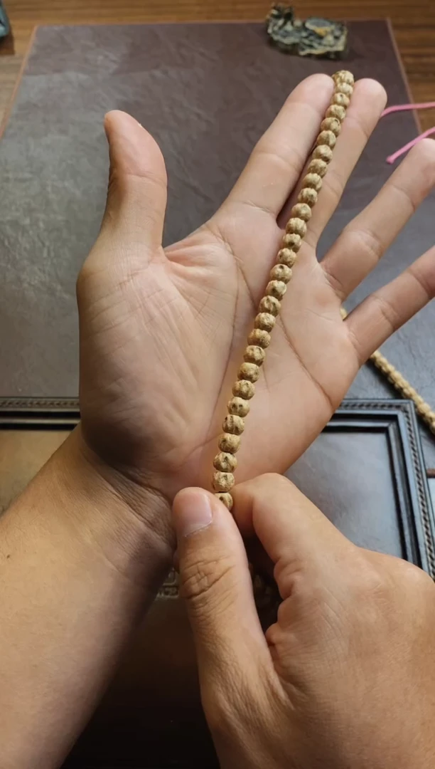 柏香籽/百香籽手串A05--油皮莲花顺