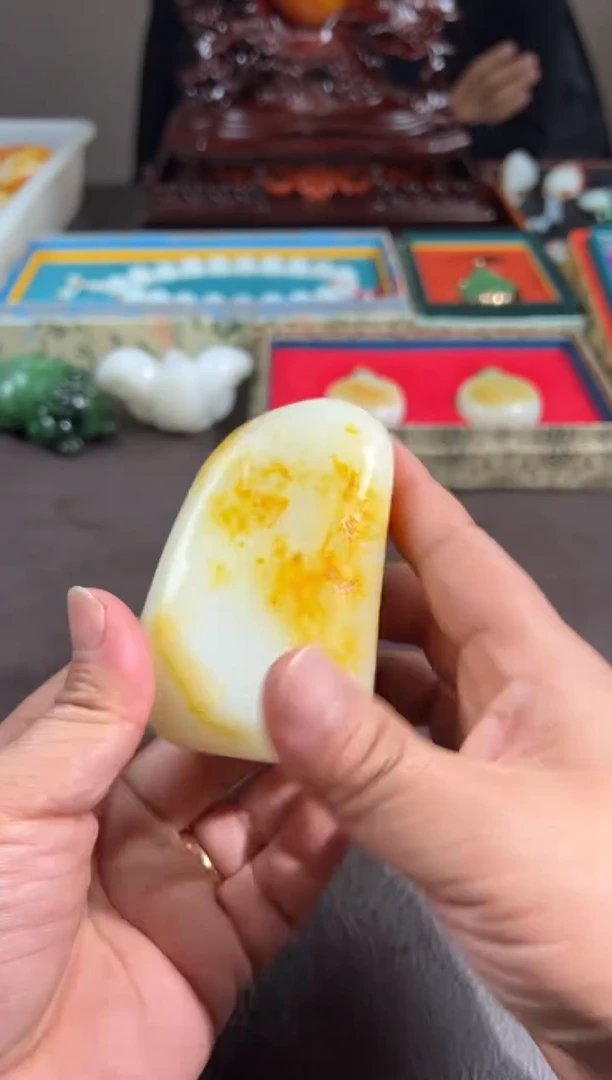未镶嵌和田玉把件秋****.和田玉