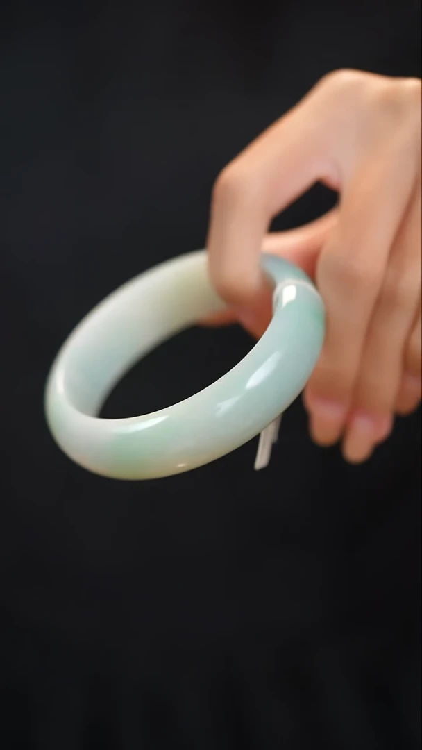 未镶嵌手镯翡翠大气