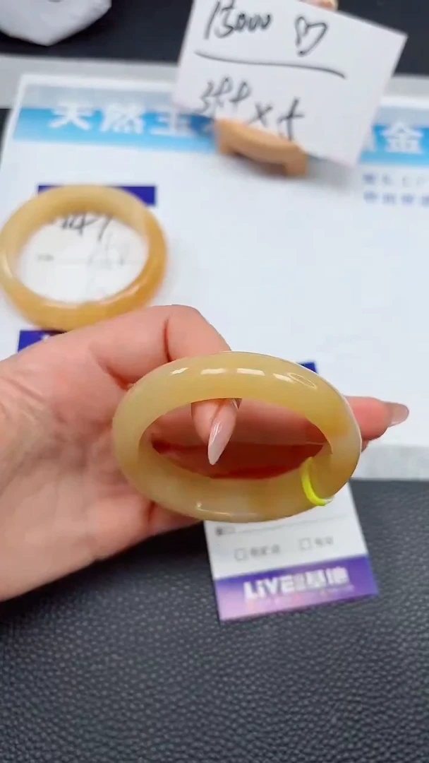 【闪购商品】石英质玉手镯未镶嵌148