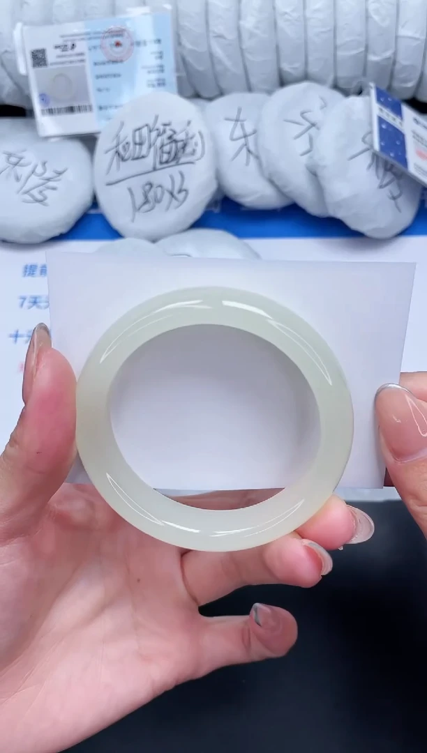 未镶嵌手镯石英质玉135-56.1FMS