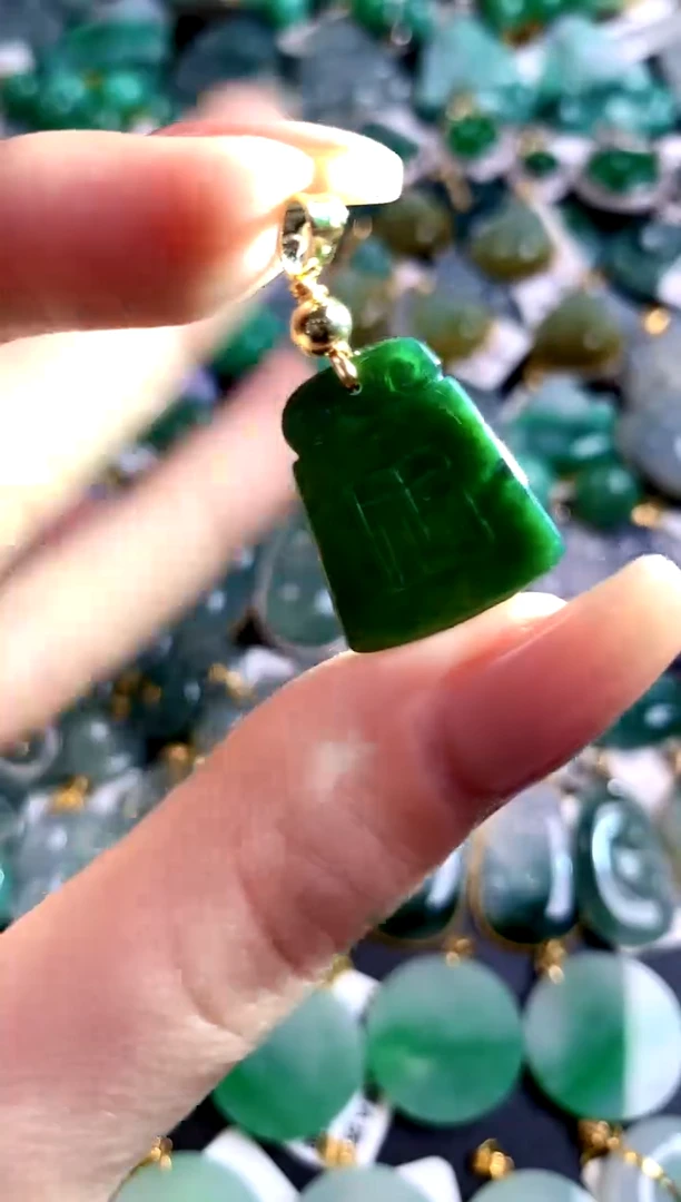 【闪购商品】翡翠颈饰未镶嵌13008649