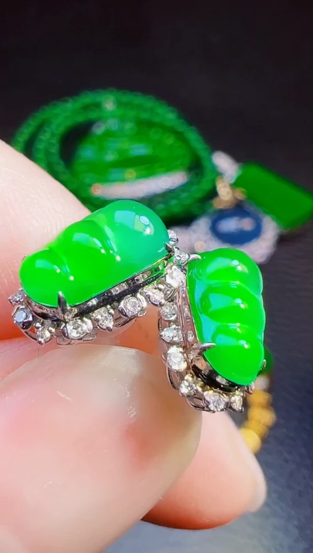 18K金镶嵌翡翠耳饰晚****镜翡翠