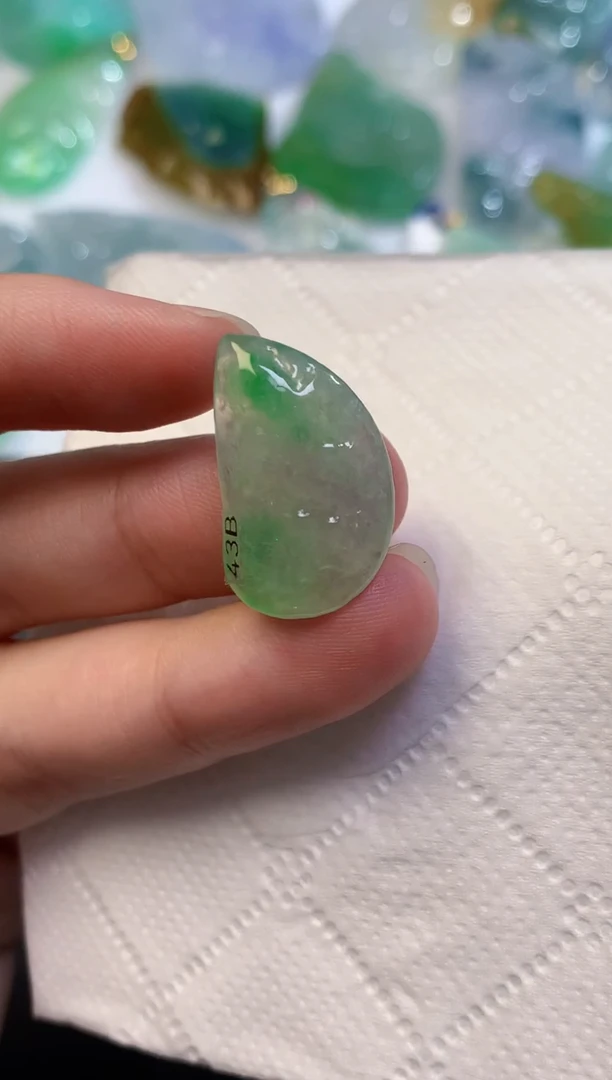 颈饰未镶嵌翡翠