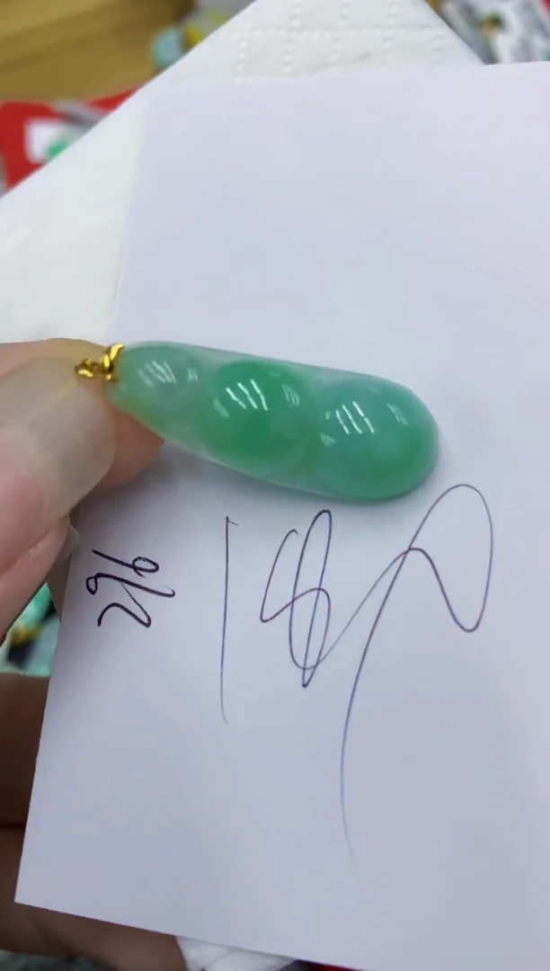 翡翠18K金镶嵌颈饰11111111111