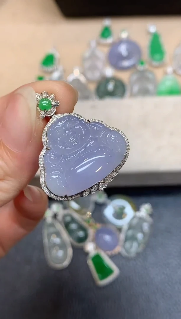 颈饰18K金镶嵌翡翠佛公【无服务费