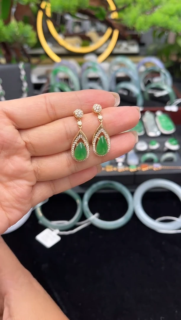 18K金镶嵌翡翠耳坠耳坠