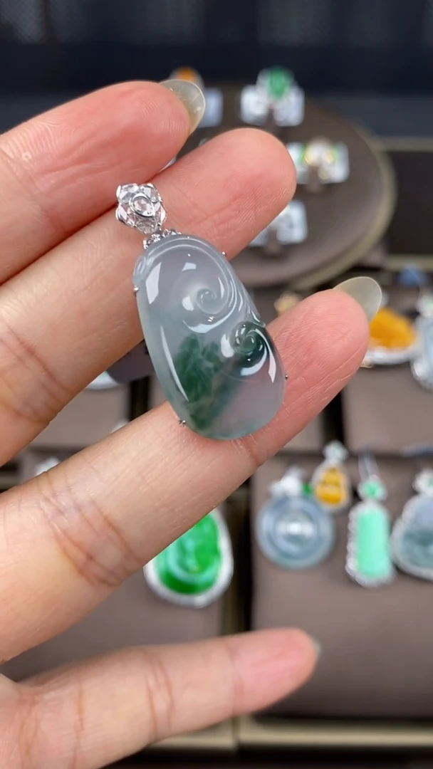 【闪购商品】翡翠吊坠(不含链)18K金镶嵌翡翠包镶如意