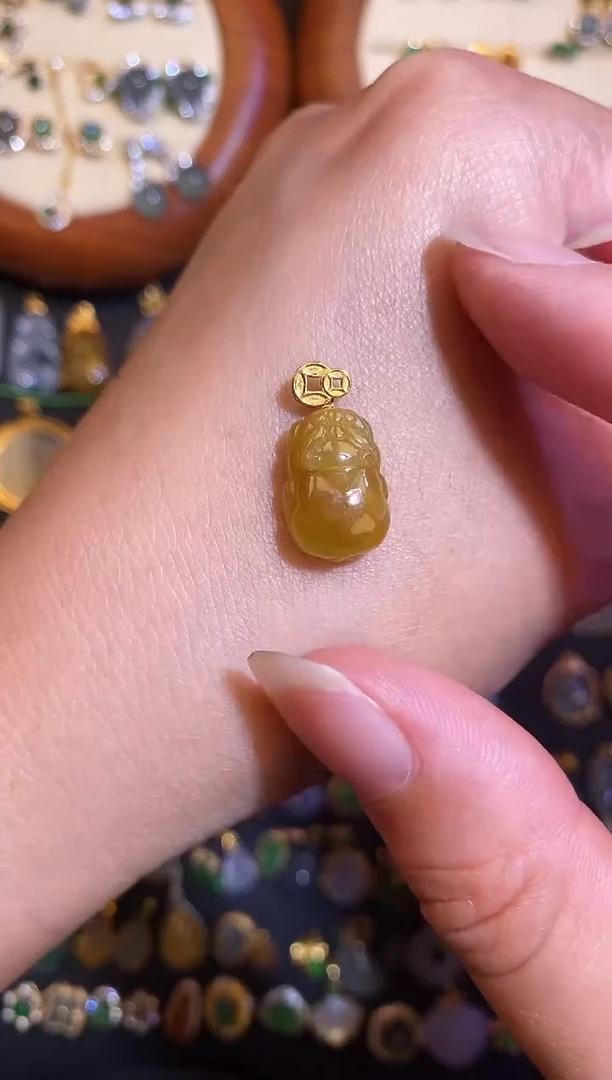 翡翠18K金镶嵌颈饰天然A货翡翠